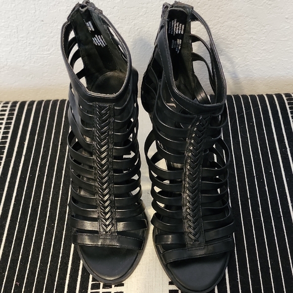 Simply Vera Vera Wang Black Strappy Heels - Picture 5 of 5